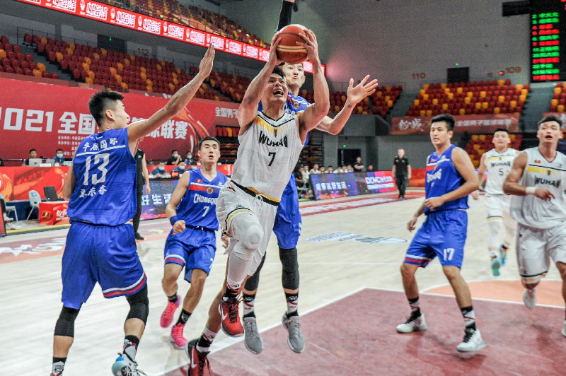 河北翔蓝93:91新疆天山雄鹰河北翔蓝球员数据:张有为27分5篮板,王龙飞